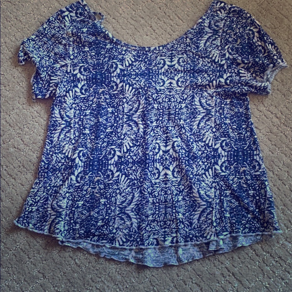 Patterned shirt with open back
